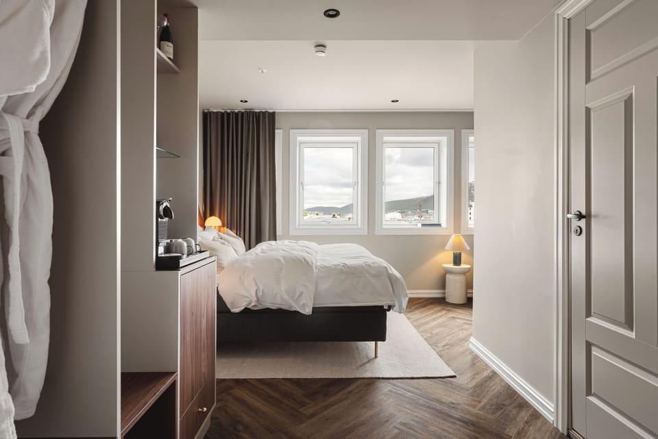 Select Comfort beds, soundproofing, WiFi (free), bed sheets
