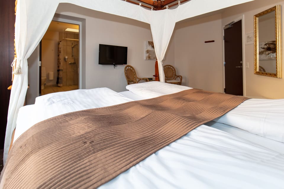 Romantic Double Room, 1 King Bed, Annex Building | Hypo-allergenic bedding, blackout drapes, soundproofing, free WiFi