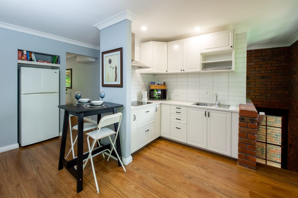 Romantic Cottage, 1 Bedroom, Fireplace | Private kitchen | Coffee/tea maker, electric kettle, toaster, cookware/dishes/utensils