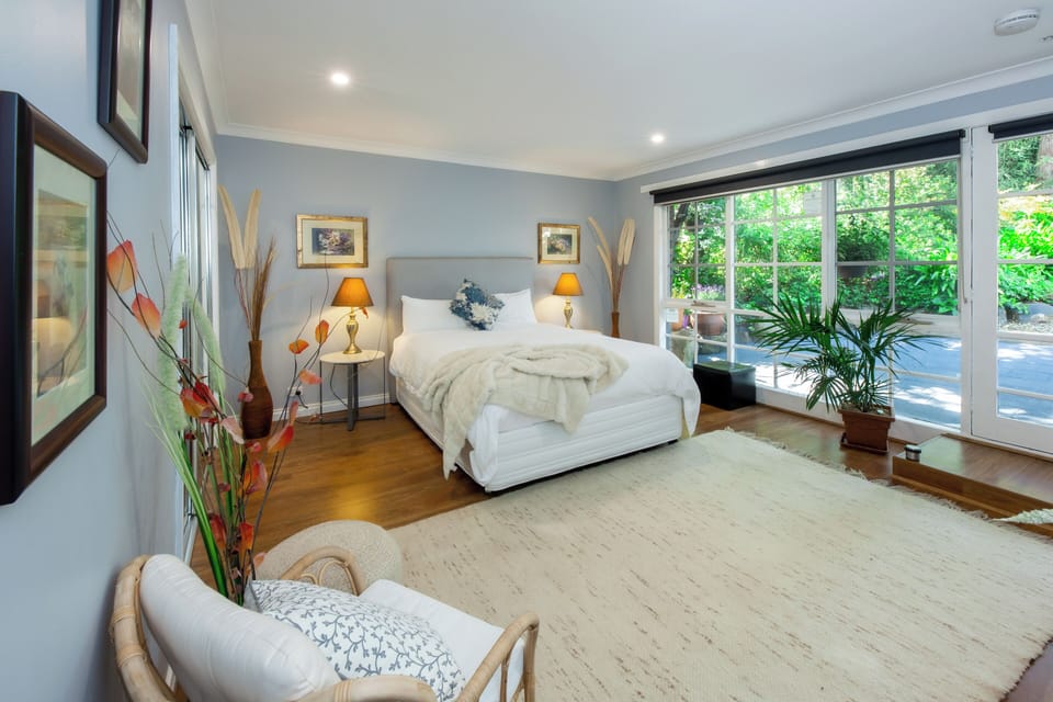 Romantic Cottage, 1 Bedroom, Fireplace | Individually decorated, individually furnished, soundproofing, free WiFi