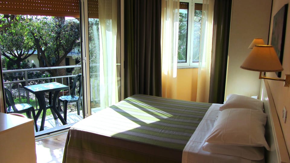 Comfort Double Room, Balcony, Garden View | Minibar, in-room safe, desk, cribs/infant beds