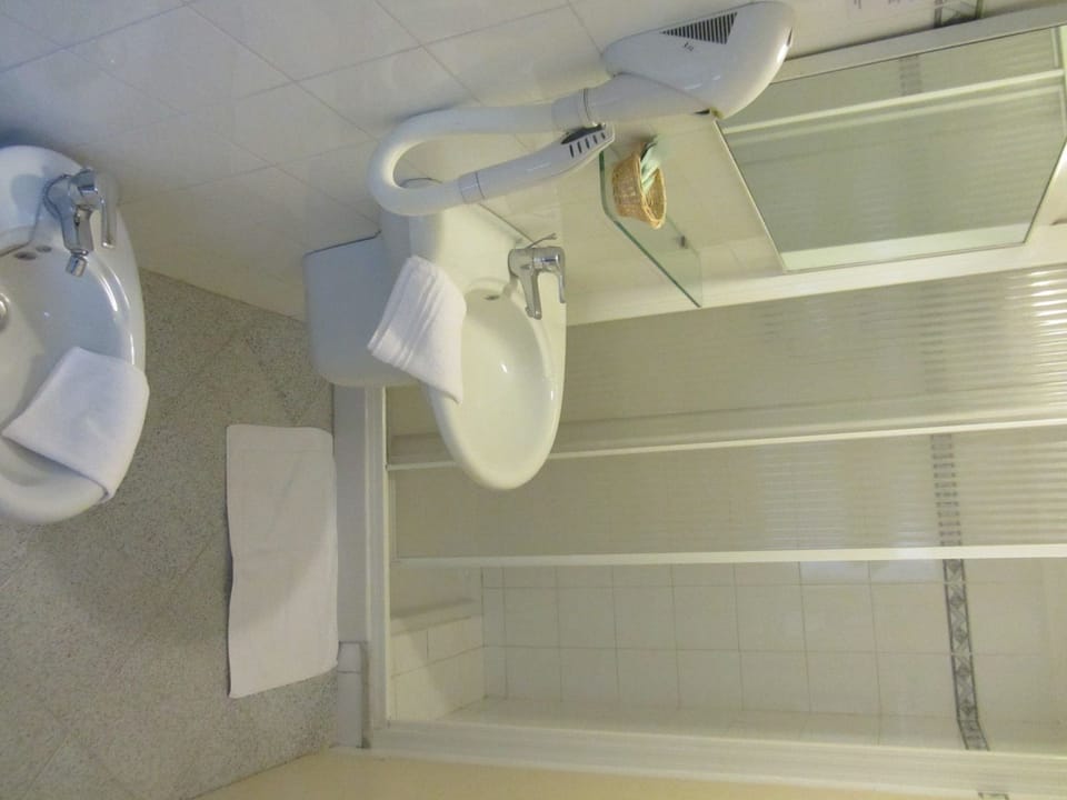 Shower, free toiletries, hair dryer, bidet