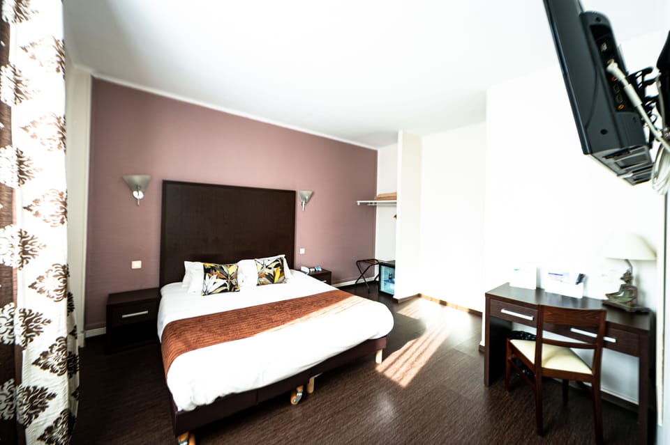Comfort Double Room, Garden View | Individually furnished, desk, blackout drapes, soundproofing