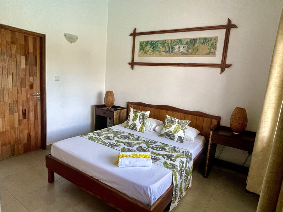 In-room safe, desk, iron/ironing board, WiFi (free)