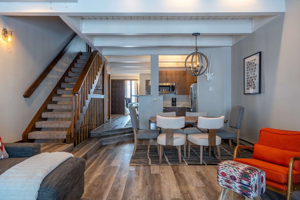 Open floor plan from living to dining room
