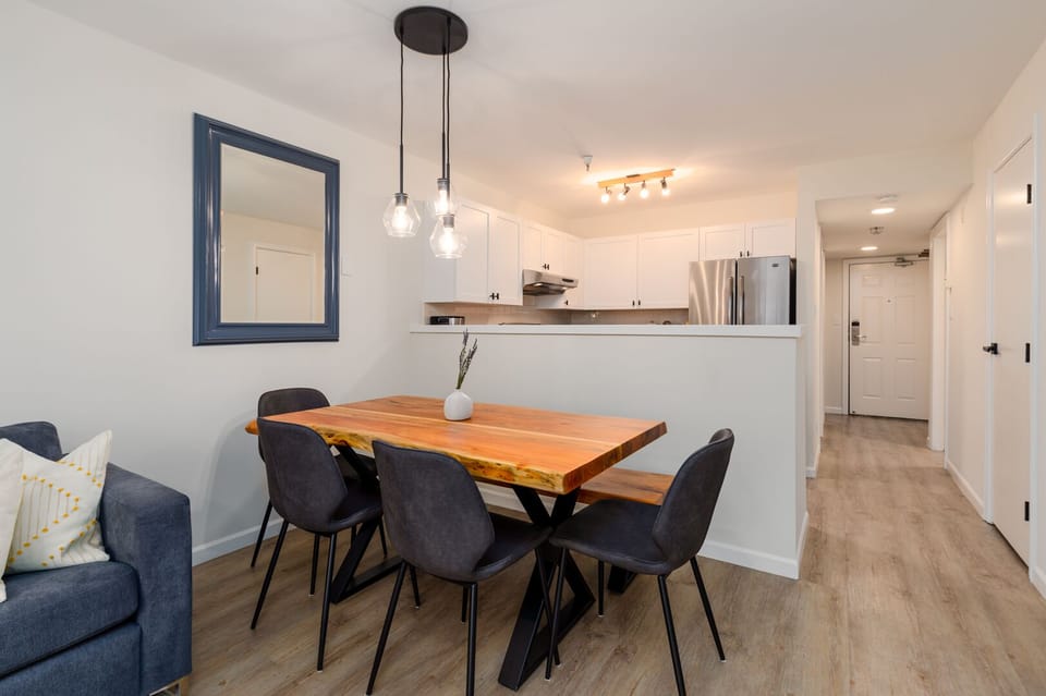 Dining - Beautiful upscale dining space, seating for 5-6.