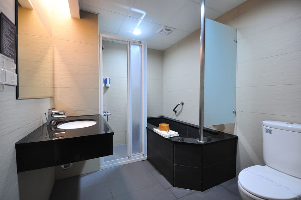 Family Quadruple Room | Bathroom | Combined shower/tub, free toiletries, hair dryer, slippers