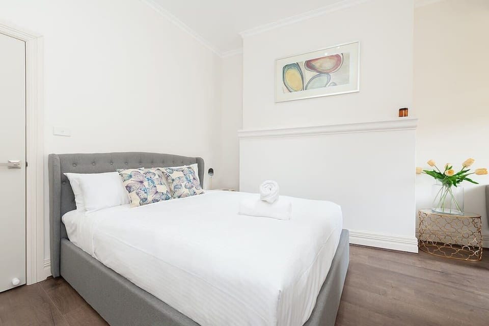 Bedroom with Queen bed