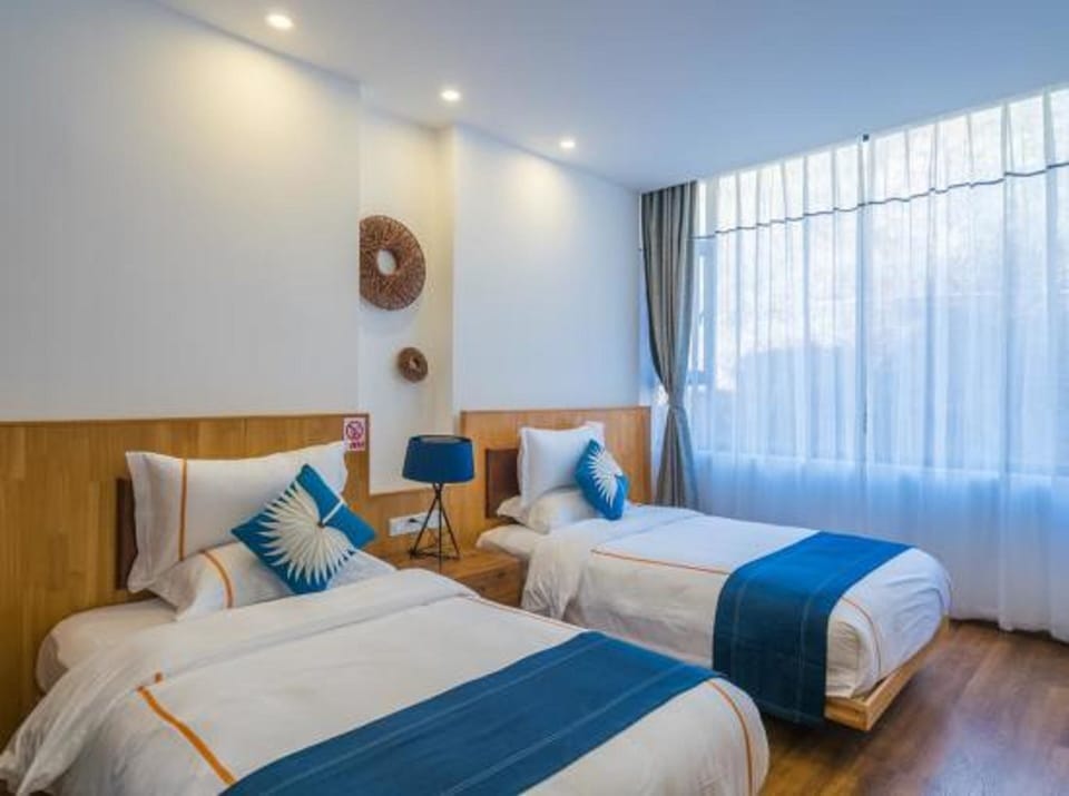 Deluxe Twin Room | Down comforters, desk, blackout drapes, soundproofing