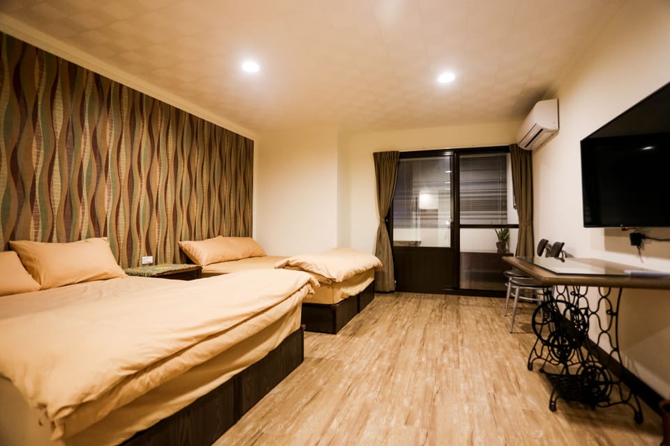 Elite Quadruple Room, 2 Double Beds, Courtyard View | Blackout drapes, soundproofing, free WiFi, bed sheets
