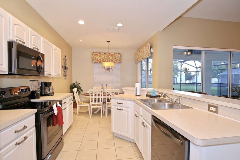 Great views of the pool, open area, and family room. Great for family time!