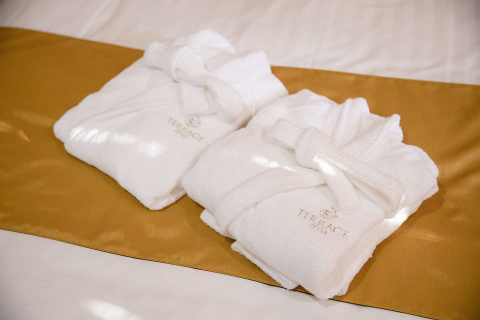 Deluxe Twin Room | Bathroom amenities | Free toiletries, hair dryer, slippers, bidet