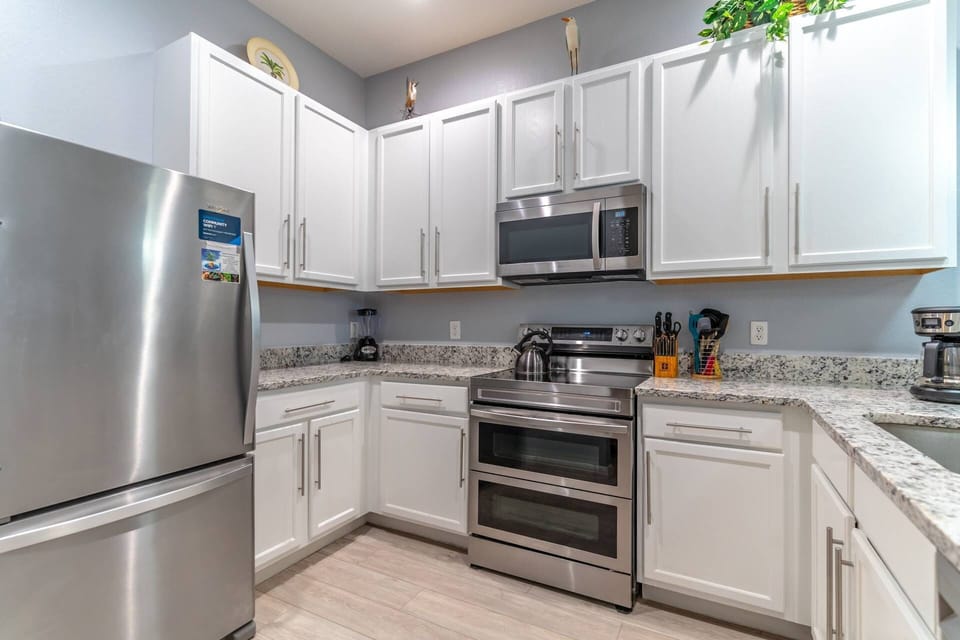 Feel Right At Home In This Modern But Cozy Kitchen!