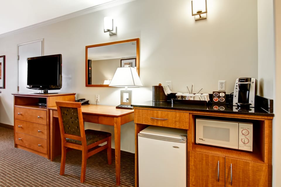 Desk, laptop workspace, iron/ironing board, free WiFi