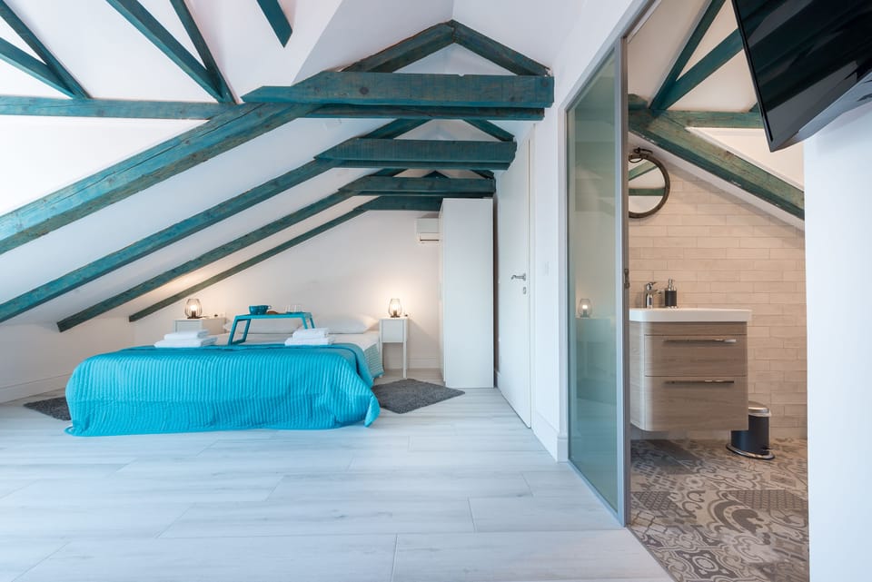 Deluxe Room | Rollaway beds, free WiFi, bed sheets