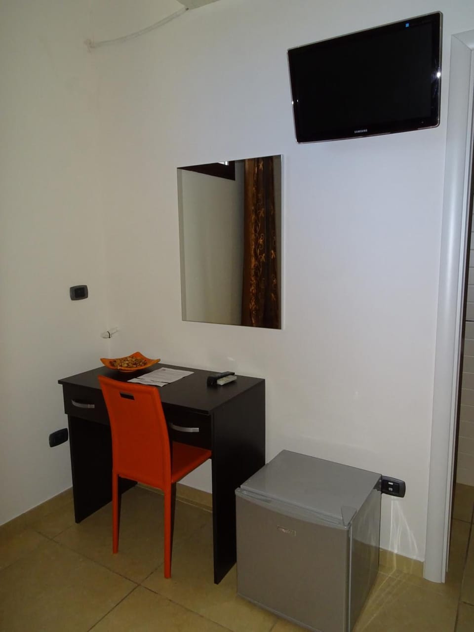 Desk, cribs/infant beds, rollaway beds, free WiFi