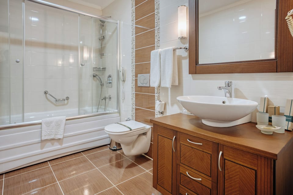 Premium bedding, free minibar, in-room safe, desk