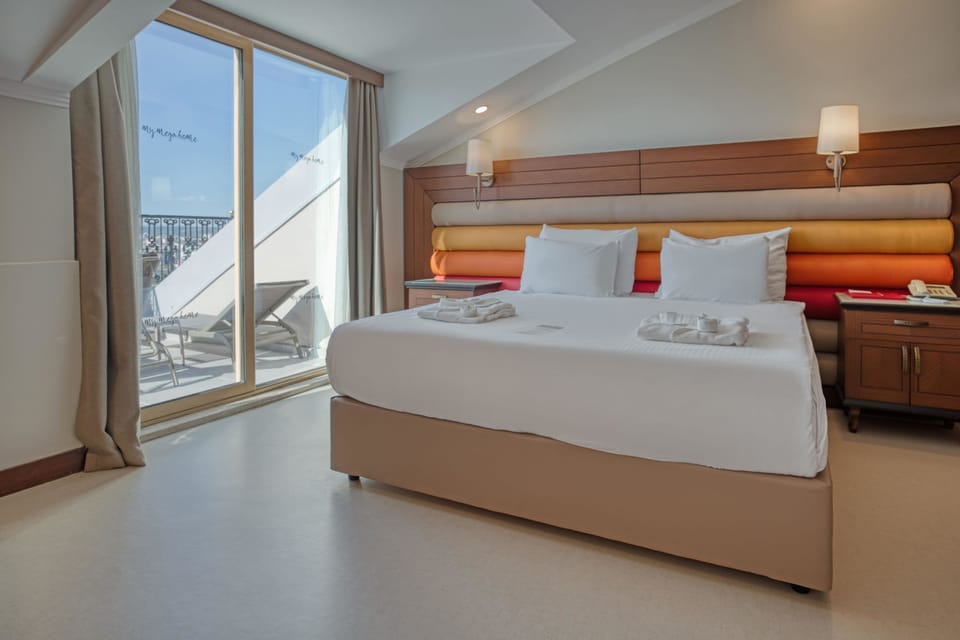 Deluxe Suite (Terrace) | Premium bedding, free minibar, in-room safe, desk