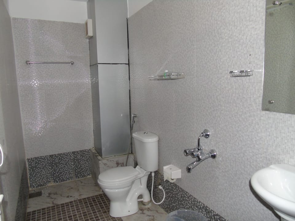 Standard Room | Bathroom | Shower, rainfall showerhead, free toiletries, towels