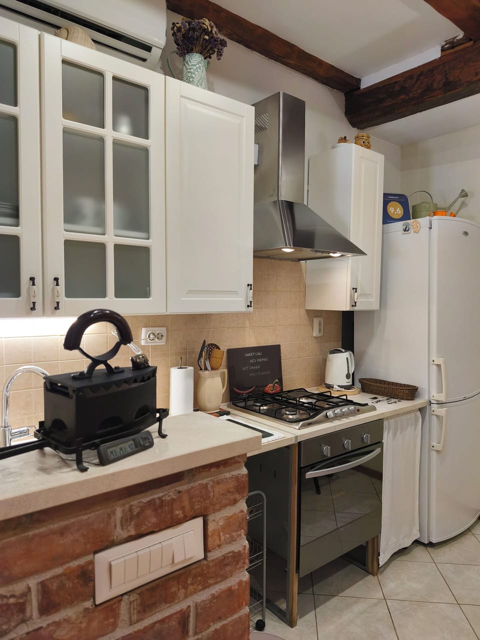 Studio, Terrace | Private kitchen | Electric kettle, paper towels