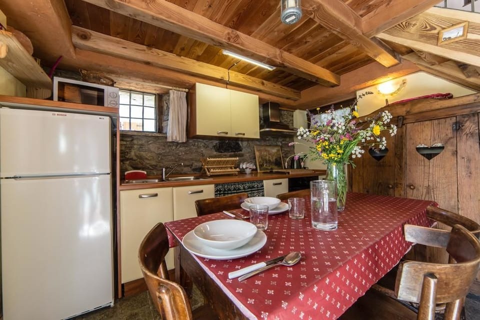 Exclusive Chalet, 1 Queen Bed | Private kitchen | Coffee/tea maker, electric kettle