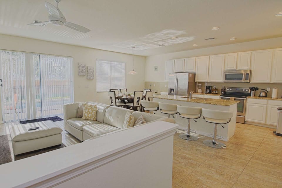 Spacious Living Area w/Flat Screen TV, Modern Furniture, Pool View