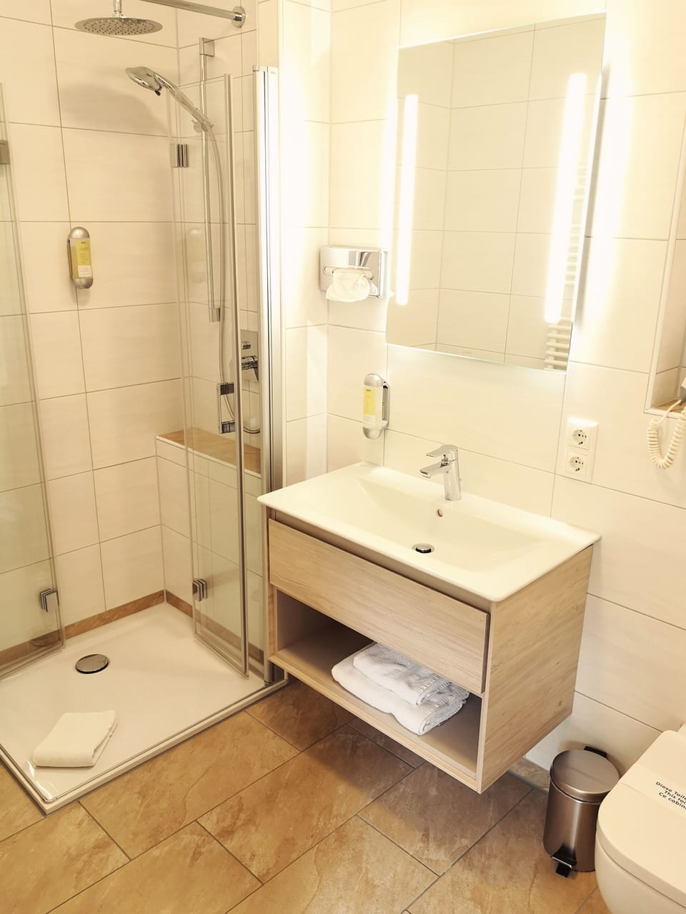 Single Room | Bathroom shower