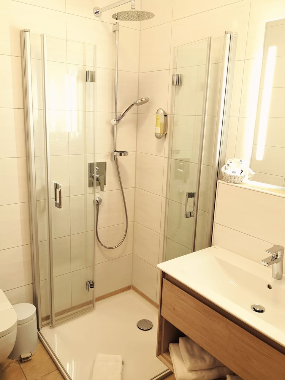 Double Room | Bathroom | Shower, hair dryer, towels, soap