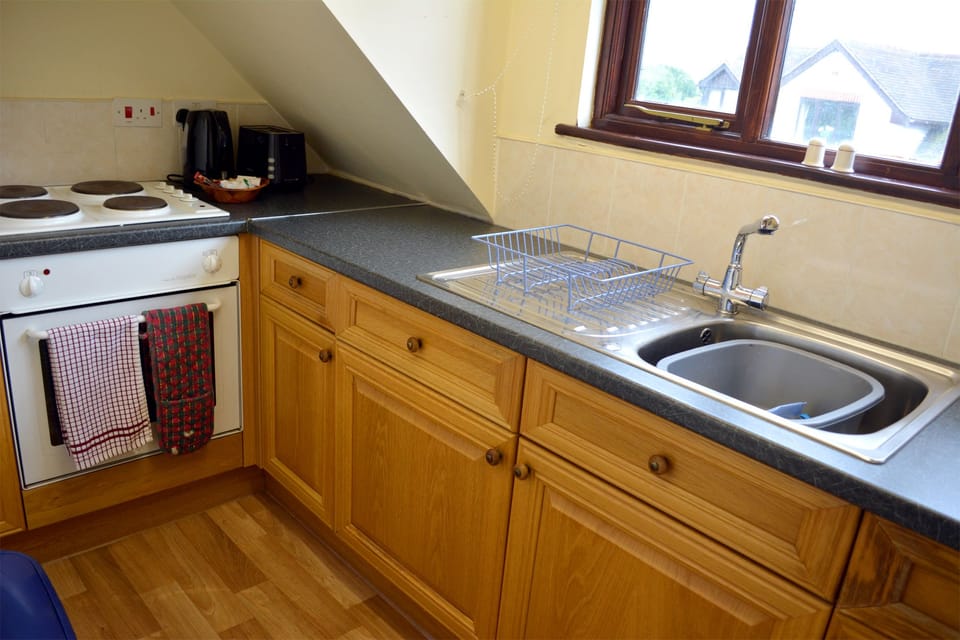 Coffee/tea maker, oven, electric kettle