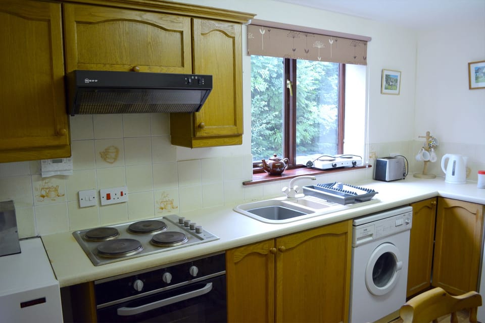 Coffee/tea maker, oven, electric kettle
