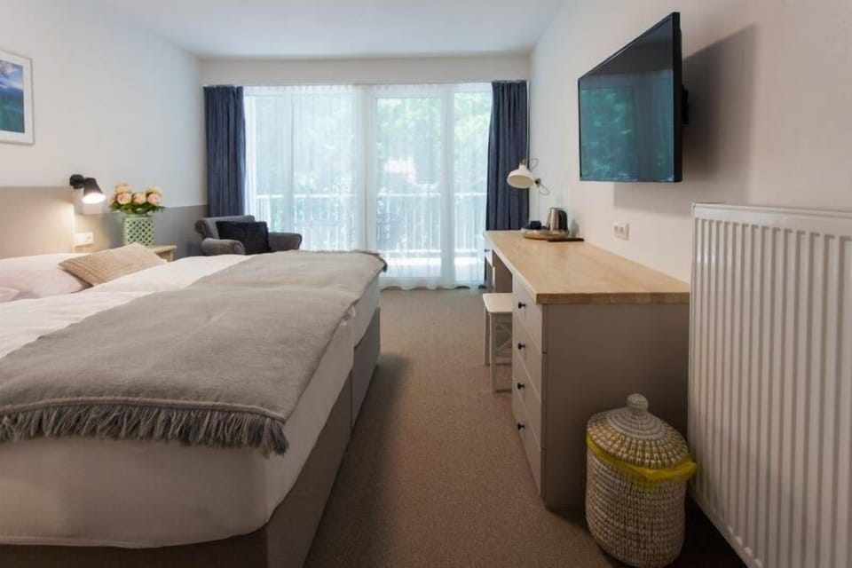Superior Double Room | Laptop workspace, cribs/infant beds, free WiFi, bed sheets