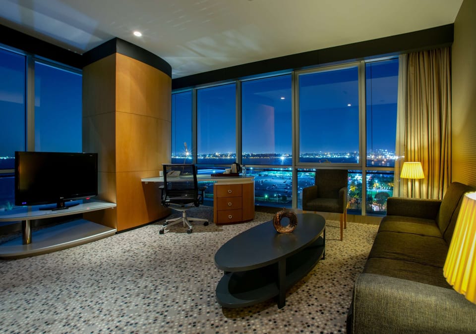 Family Suite, 1 King Bed | Living area | MP3 dock