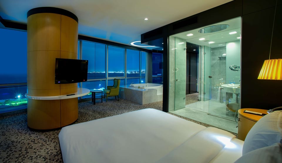 Presidential Suite | Premium bedding, in-room safe, laptop workspace, blackout drapes
