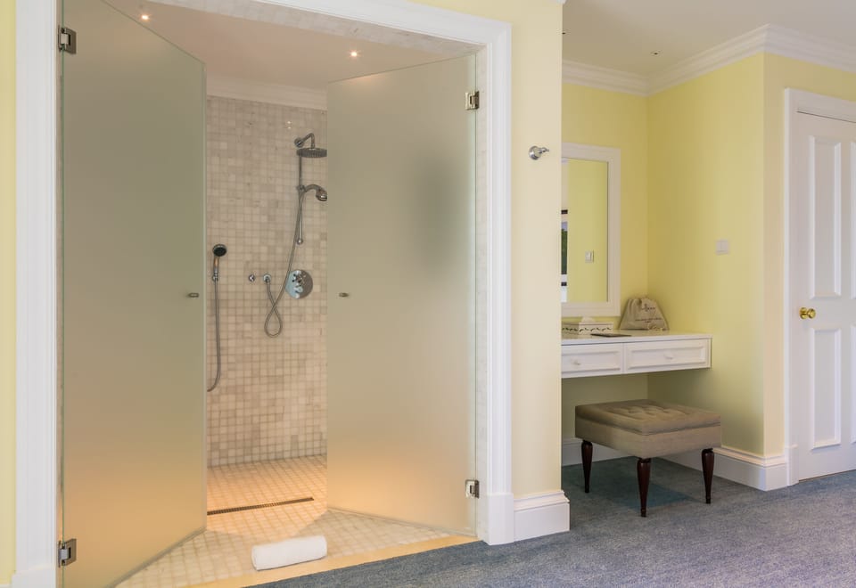Artist Suite - Panoramic River and City View - Floor 7 of main building | Bathroom | Separate tub and shower, eco-friendly toiletries, hair dryer, bathrobes