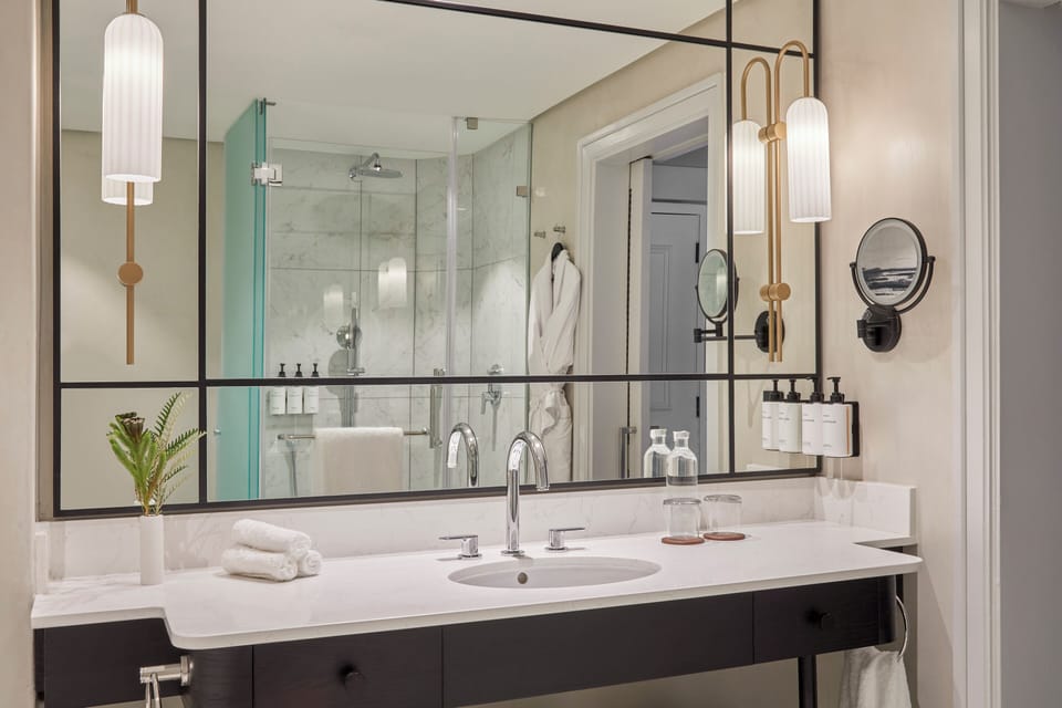 Separate tub and shower, deep soaking tub, rainfall showerhead