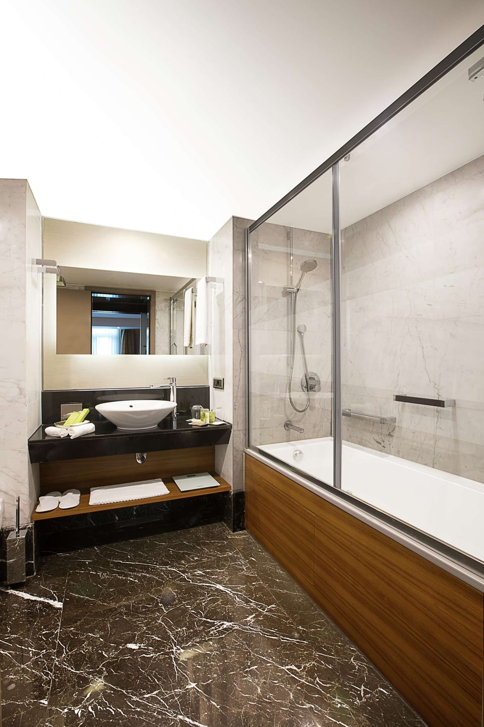 Suite, 1 King Bed (with Separate Living Room) | Bathroom | Shower, free toiletries, hair dryer, bidet