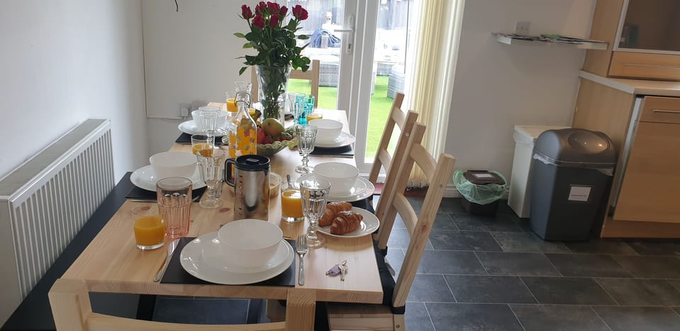 House, 3 bedrooms | Private kitchen | Full-size fridge, microwave, oven, dishwasher