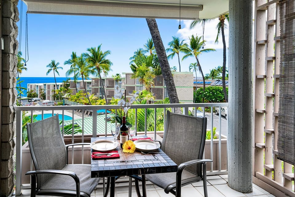 Private lanai with ocean view at Alii Villas 309.