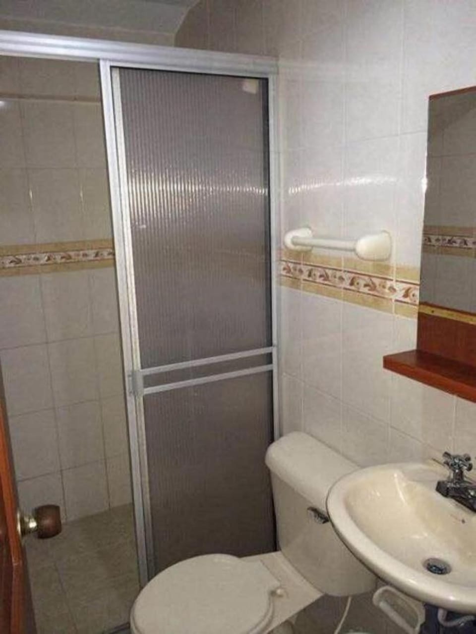 Double Room | Bathroom | Shower, free toiletries