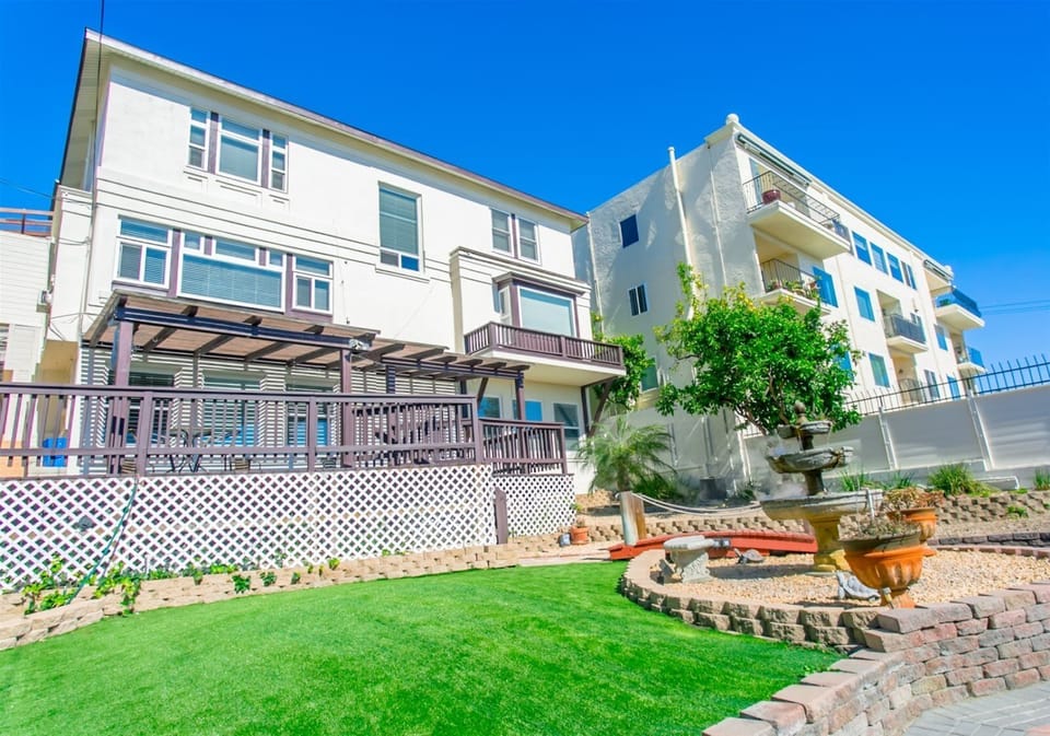 Studio (2330/A) | Exterior