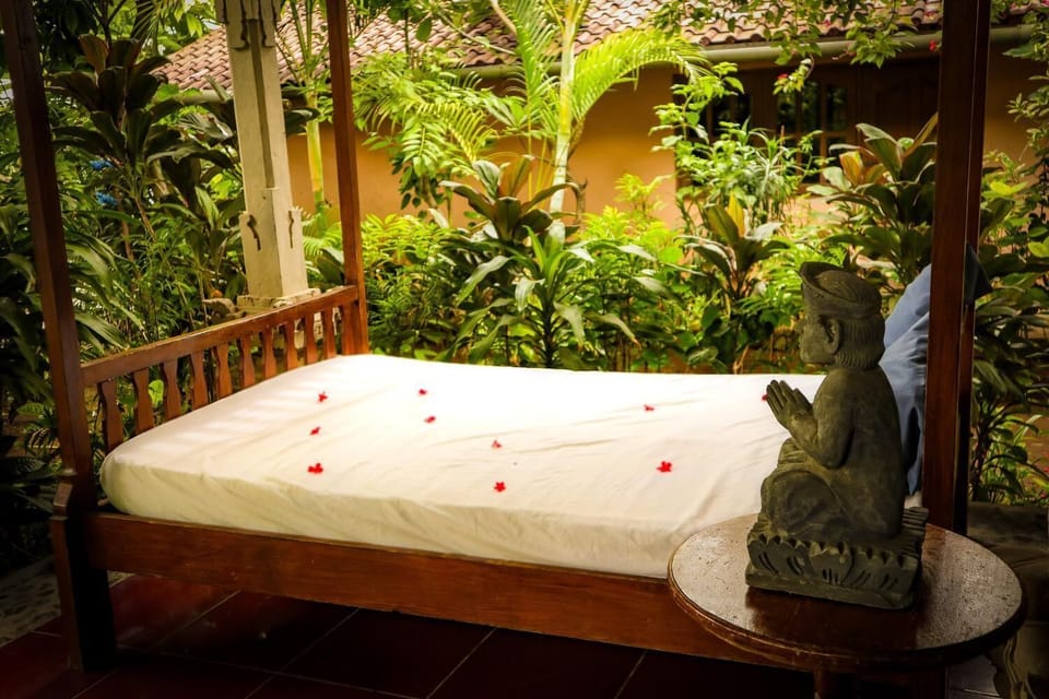 Rare Angon Homestay Bed and Breakfast in Buleleng
