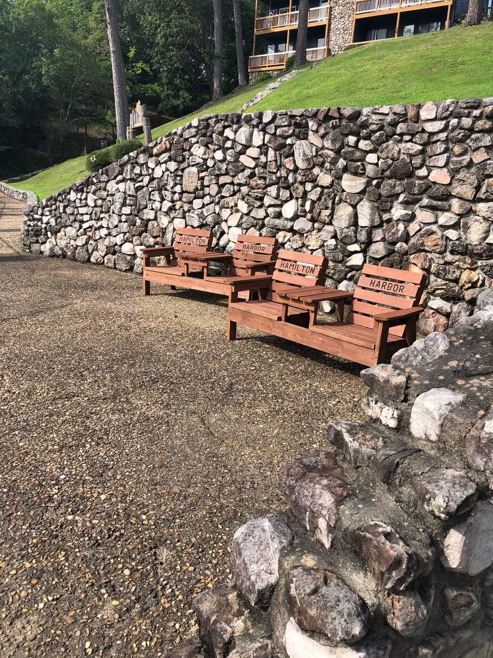 Relax with Family & Friends by the lake 