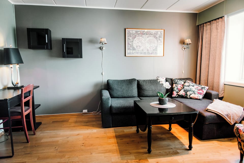 Family Room | Living area | Flat-screen TV