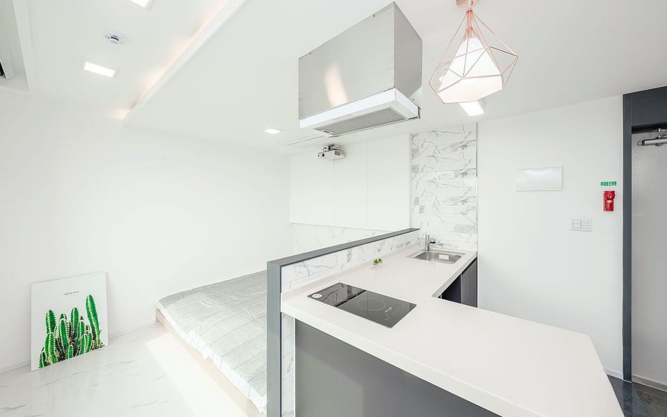 301 - 403 (1 Family sized bed for 3-4 people) | Free WiFi