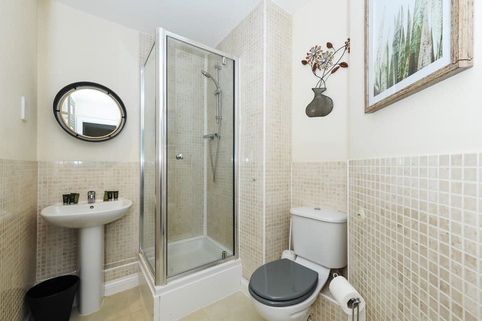 Select Serviced Accommodation - Hunters Wharf Apartment in Reading