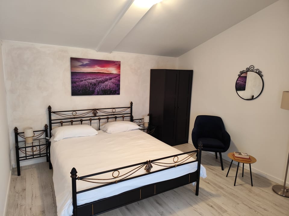 Desk, blackout drapes, free WiFi, bed sheets