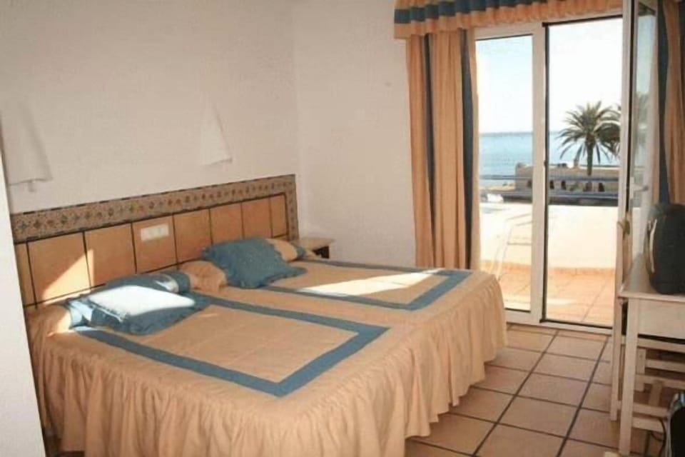 Blackout drapes, WiFi (free), bed sheets