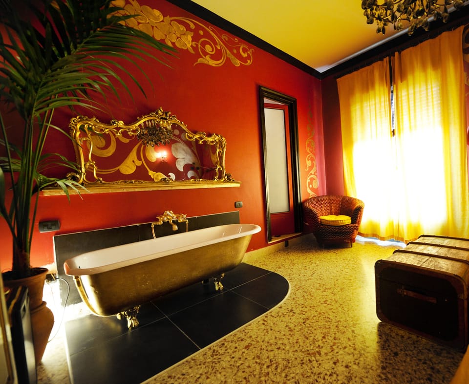 Honeymoon Room (Tango) | Deep soaking bathtub