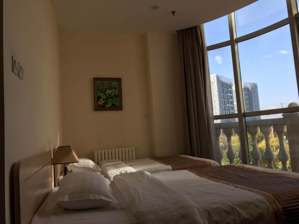 Twin Room | Premium bedding, desk, blackout drapes, WiFi (free)