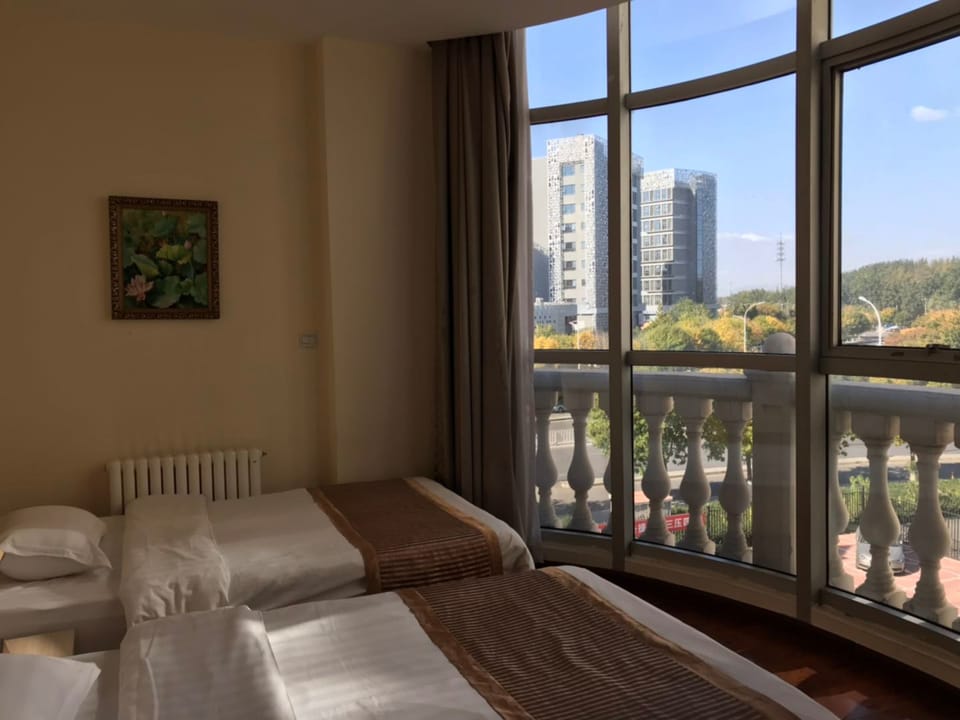 Twin Room | Premium bedding, desk, blackout drapes, WiFi (free)